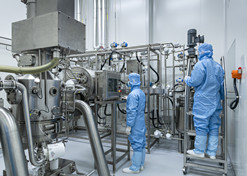 2022年，天行中国手机网页版医工总院科技成果转化中心科研人员正在工作中。