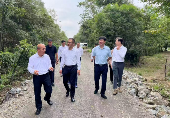 赵炳祥总经理到吉林靖宇调研定点帮扶工作