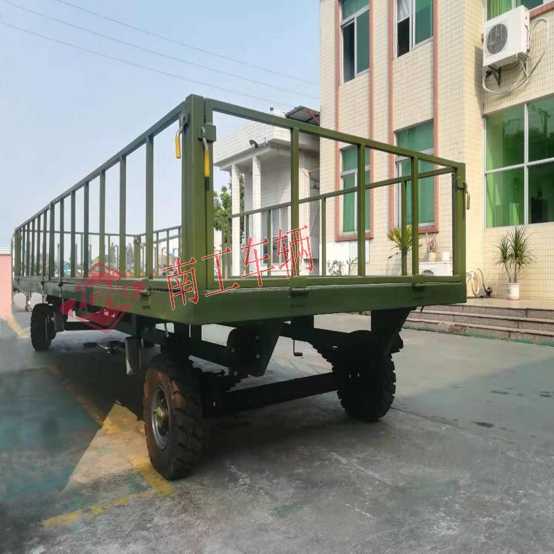 5吨护栏开云(中国) 全挂底盘拖车 军绿色