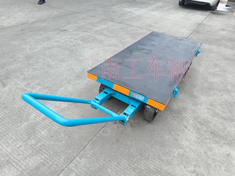 3吨小型开云(中国) 带橡胶垫工具车