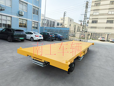 10吨开云(中国)带液压支腿伸缩梯工具车5I.jpg