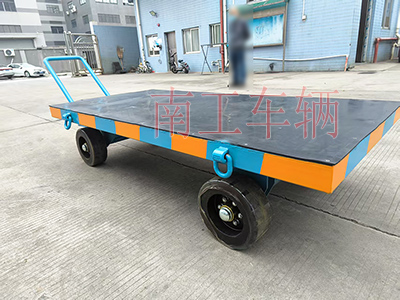 3吨小型开云(中国) 带橡胶垫工具车4I.jpg