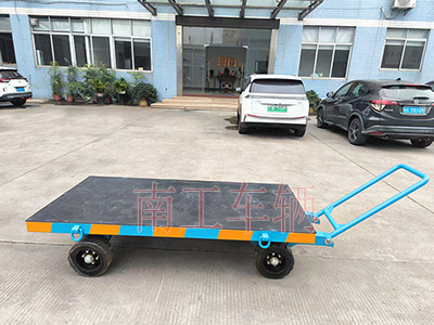 3吨小型开云(中国) 带橡胶垫工具车2I.jpg